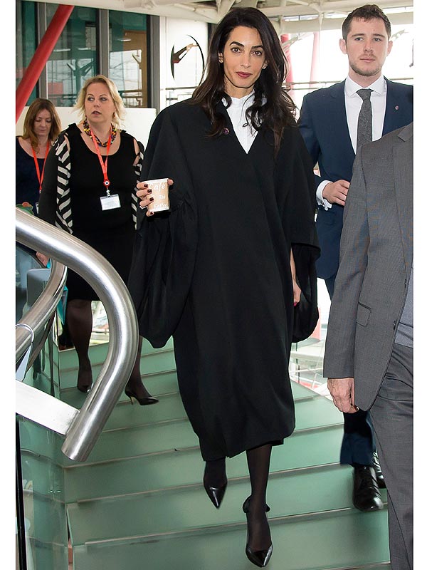 Амаль Клуни подверглась провокациям папарацци в суде